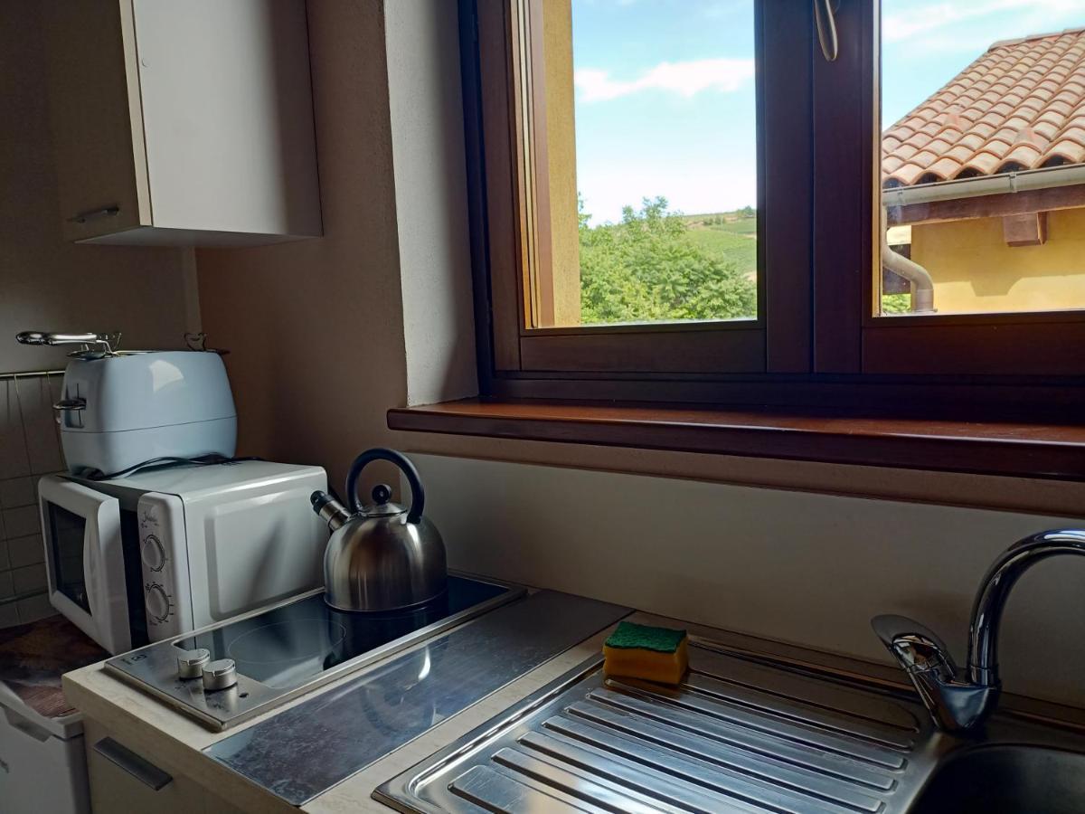 Apartmán Vite Dipinte 1 Bilocale In Langa Novello Exteriér fotografie